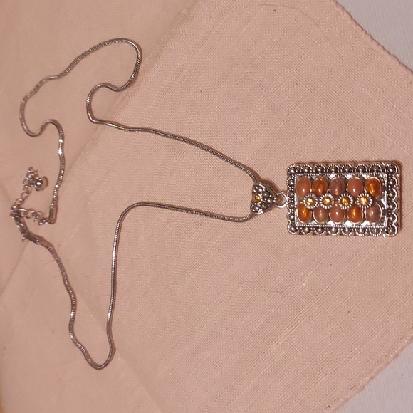 Etched Floral Gem Pendant Necklace - Picture 2 of 4